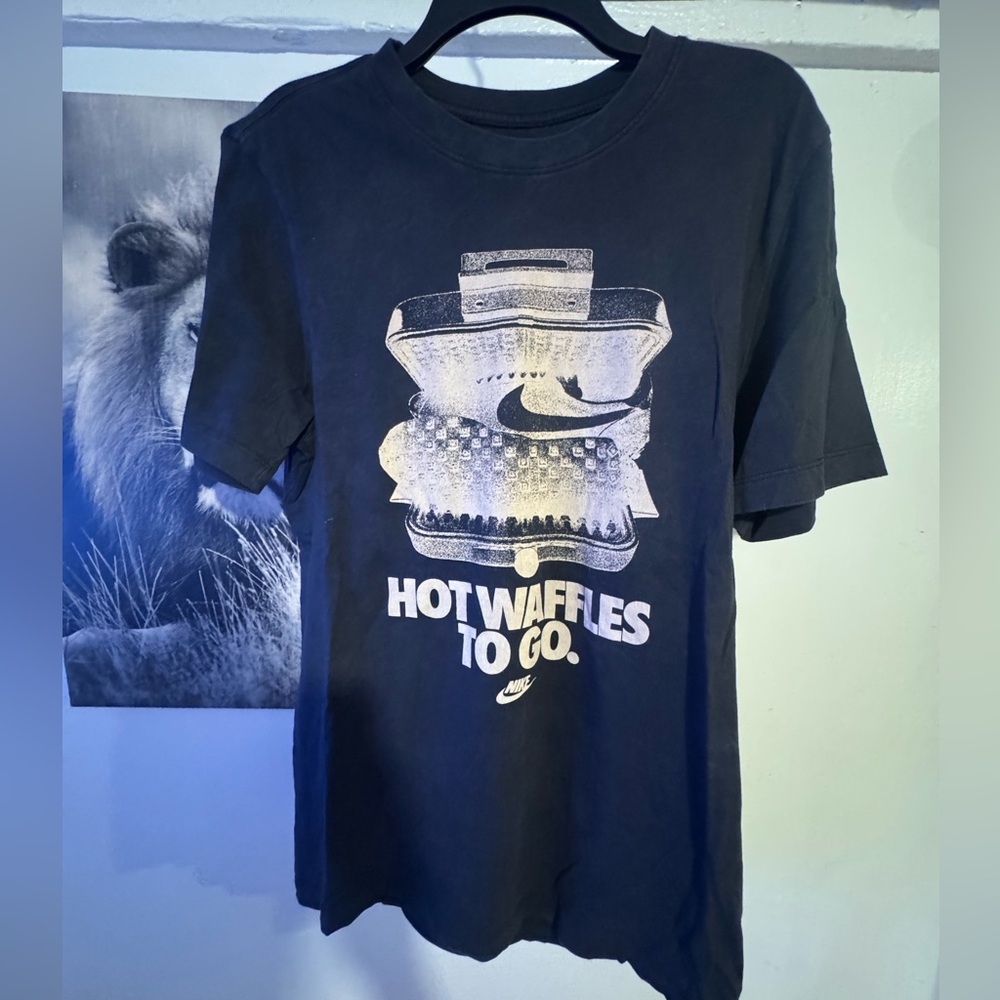 Nike sportwear graphic tee